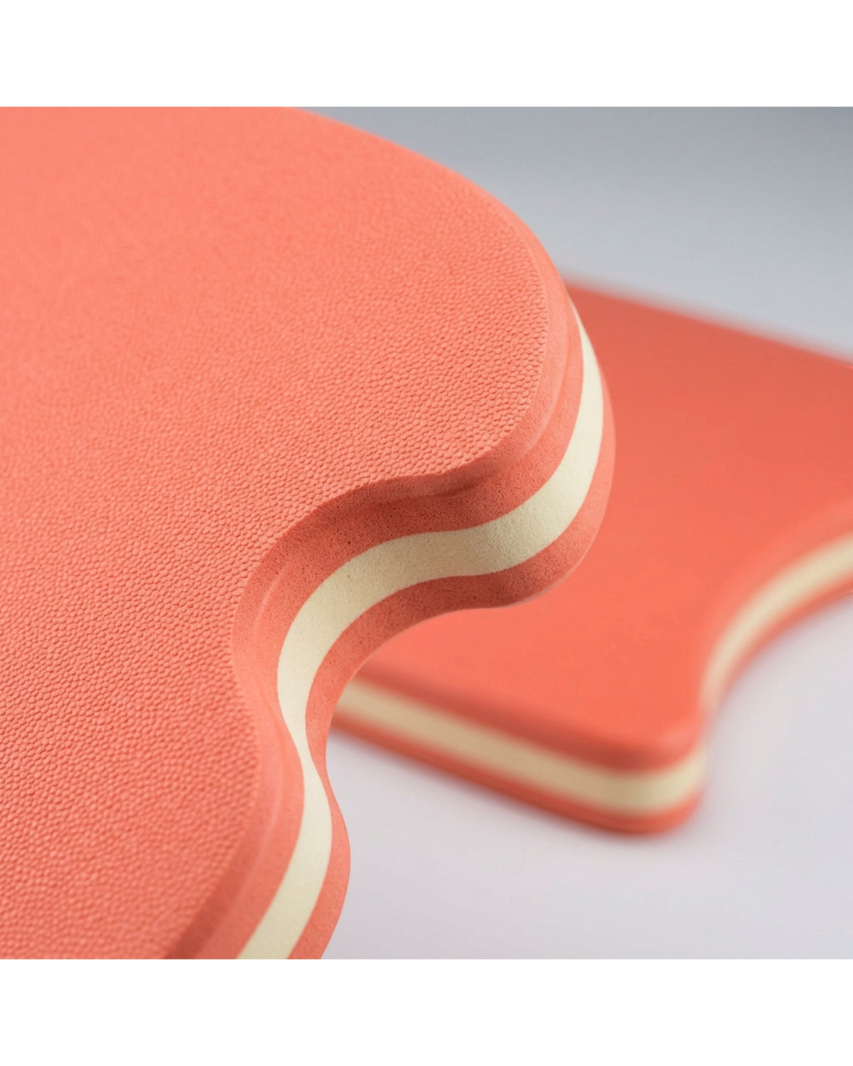 Yalru Crescent EVA Swimming Kickboard 45 cm Coral - Detail view